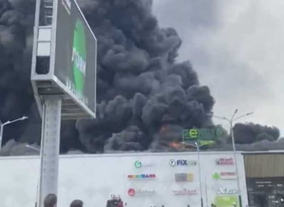 В Хабаровске загорелся торговый центр &quot;Ремисити&quot;